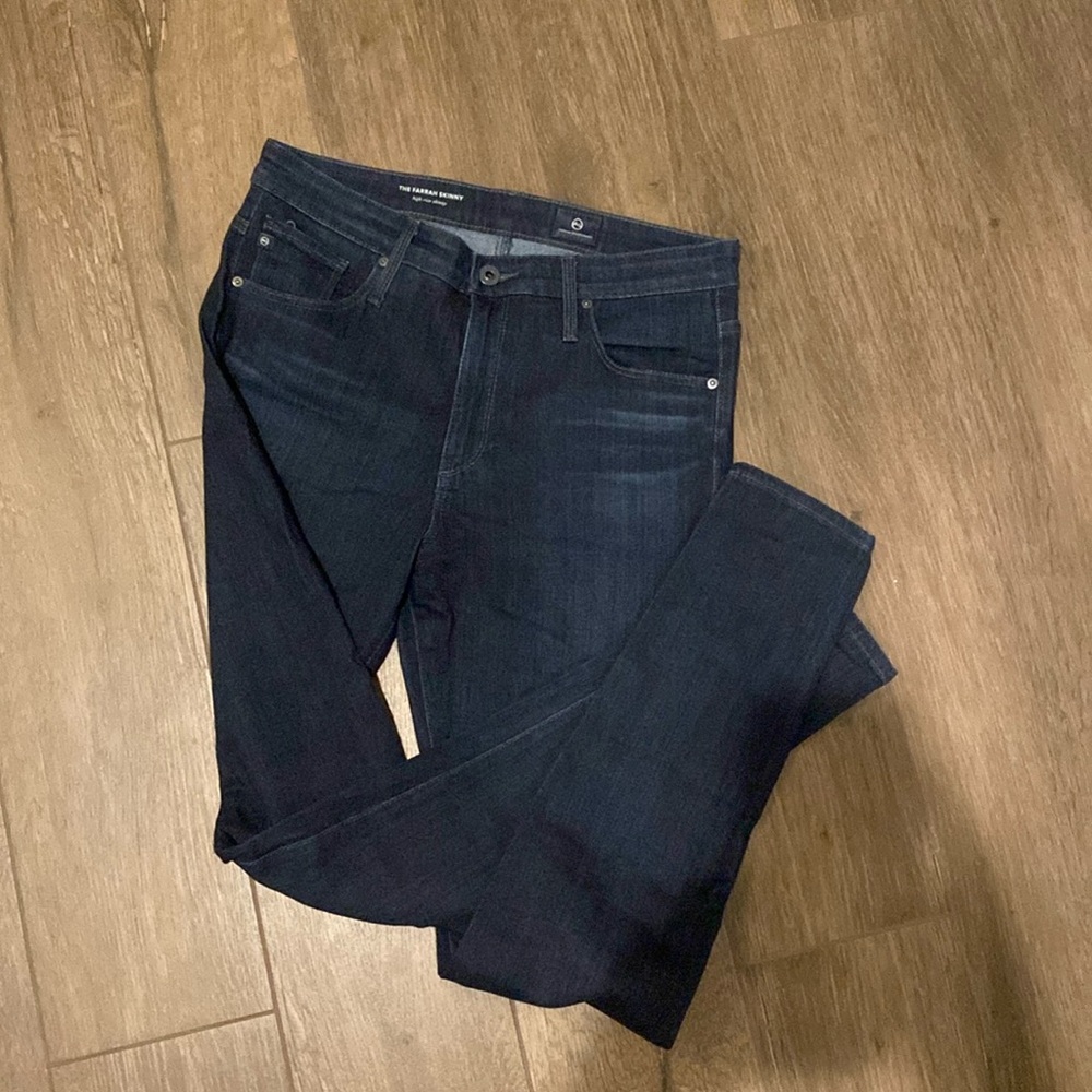 Women’s AG high rise skinny Jean - size 29
